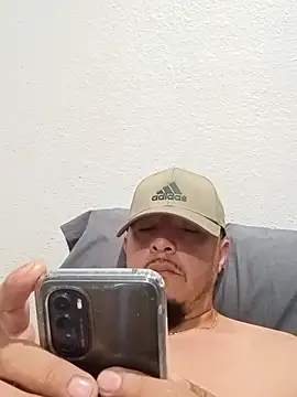 Snapshot of Lalin2323 chatting on March 1, 10:32 pm Lalin2323 online show from March 1, 10:32 pm