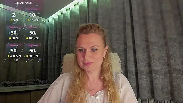 LanaLight x online show from June 6, 9:20 pm