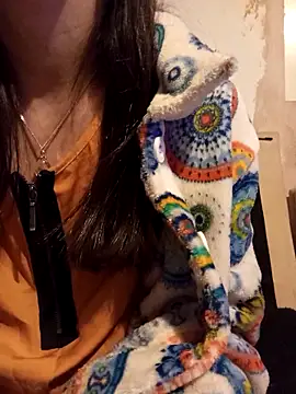 gatitachula93 online show from April 2, 11:11 pm