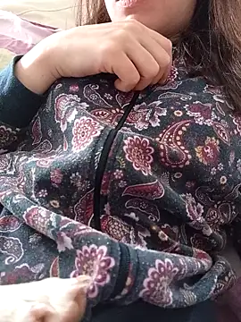 gatitachula93 online show from May 8, 2:43 pm