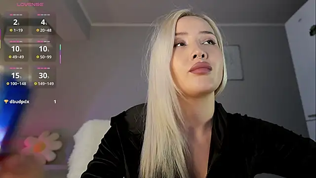 yoursecretloveee online show from March 10, 2:10 pm