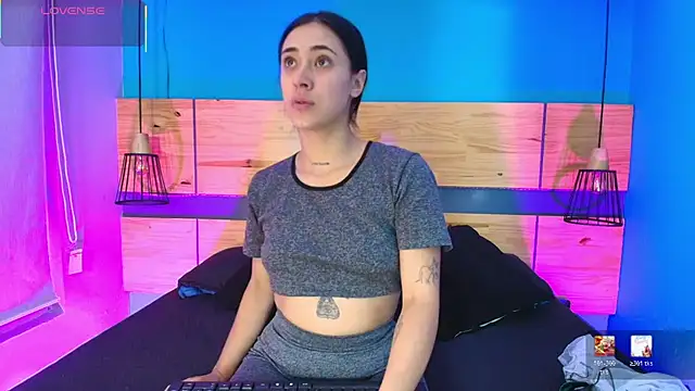 Ariana collinss online show from May 8, 11:58 am