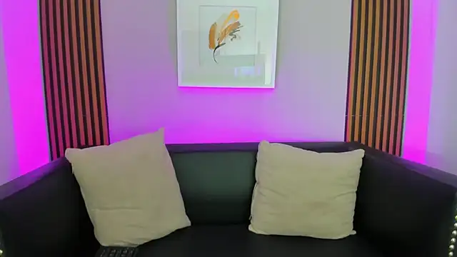 Snapshot of Ariana_collinss chatting on June 9, 1:01 pm Ariana collinss online show from June 9, 1:01 pm