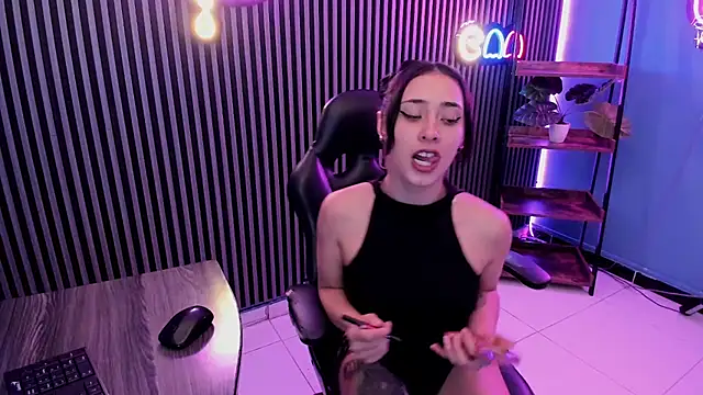 Ariana collinss online show from December 21, 12:18 pm