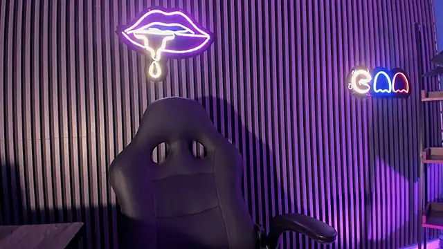 Ariana collinss online show from May 25, 12:26 pm