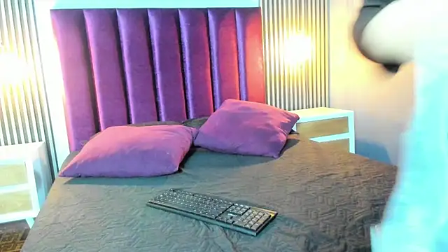 Ariana collinss online show from February 24, 11:11 am