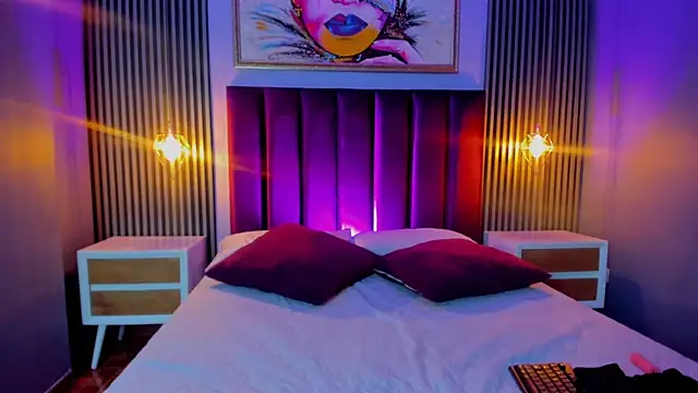 Ariana collinss online show from April 1, 12:50 pm