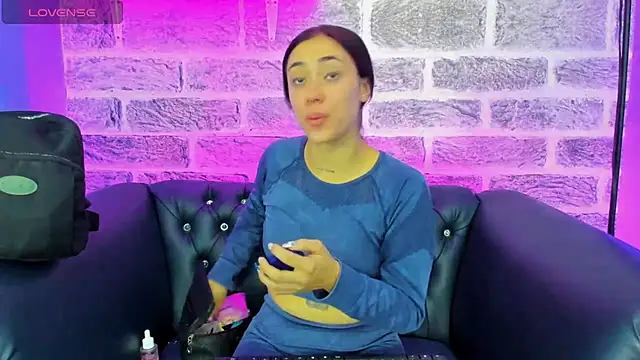 Ariana collinss online show from May 14, 12:24 pm