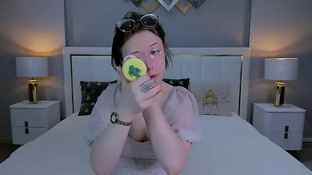 YONA WINK online show from April 13, 5:22 am