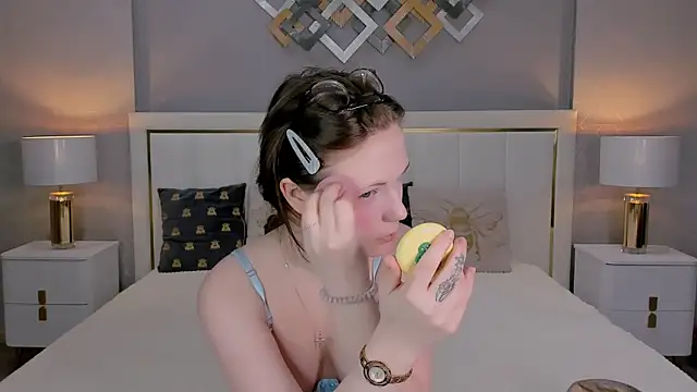 YONA WINK online show from March 25, 5:51 am