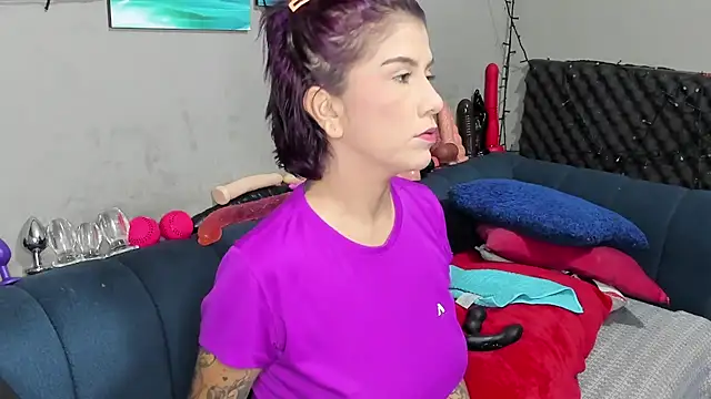 Snapshot of Shadia_Squirt chatting on September 18, 4:26 am Shadia Squirt online show from September 18, 4:26 am