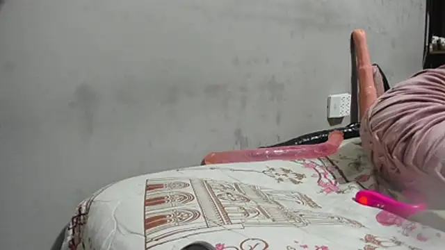 Snapshot of Shadia_Squirt chatting on January 10, 9:10 pm Shadia Squirt online show from January 10, 9:10 pm