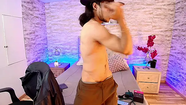 PatrickS25 online show from December 4, 4:44 am