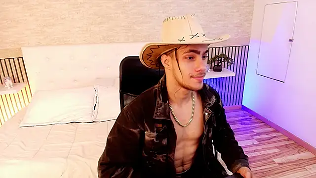 PatrickS25 online show from December 17, 4:50 am