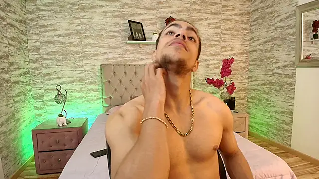 PatrickS25 online show from December 3, 4:35 am