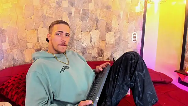 Snapshot of PatrickS25 chatting on February 27, 4:12 am PatrickS25 online show from February 27, 4:12 am