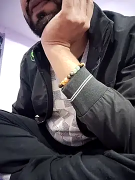 Snapshot of AlphaAura460 chatting on January 7, 9:36 am AlphaAura460 online show from January 7, 9:36 am