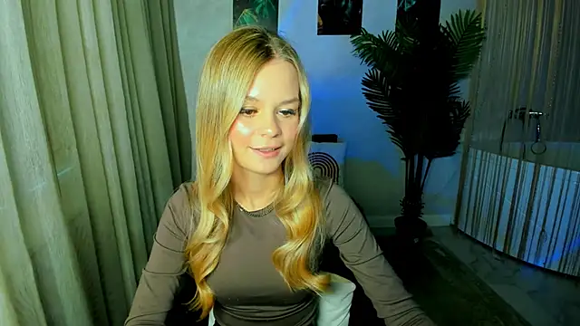 MidnighteAura online show from May 30, 11:38 am