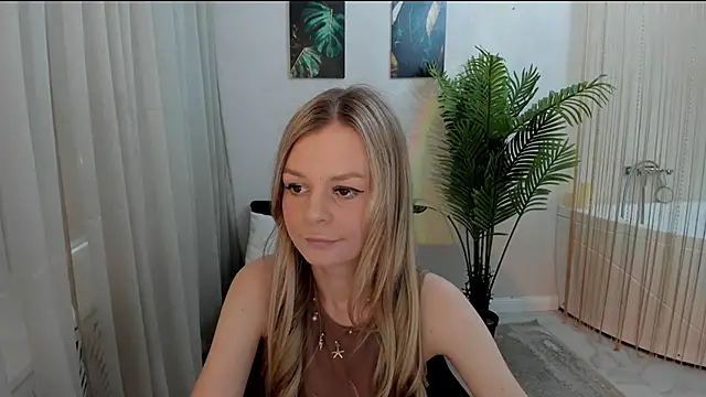 Snapshot of MidnighteAura chatting on June 16, 11:32 am MidnighteAura online show from June 16, 11:32 am