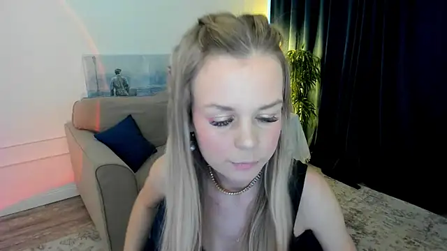 MidnighteAura online show from May 20, 11:29 am