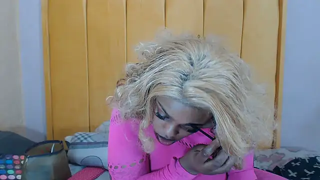 Snapshot of SexyHarleyBlack chatting on June 20, 6:02 pm SexyHarleyBlack online show from June 20, 6:02 pm