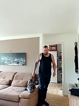 Snapshot of Chiemsee610 chatting on May 14, 1:52 pm Chiemsee610 online show from May 14, 1:52 pm