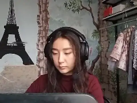 Snapshot of Sofiaherexo chatting on December 4, 9:30 am Sofiaherexo online show from December 4, 9:30 am