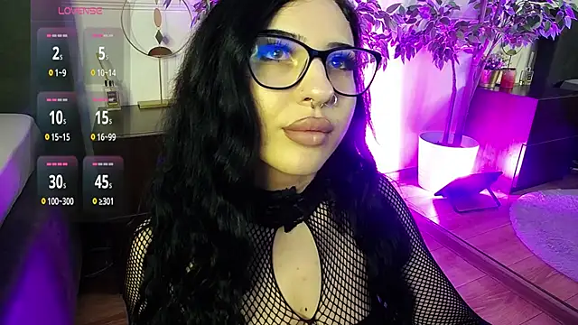 RavenFoxxy online show from April 4, 3:13 am