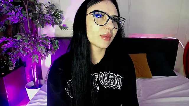 RavenFoxxy online show from February 24, 6:14 am