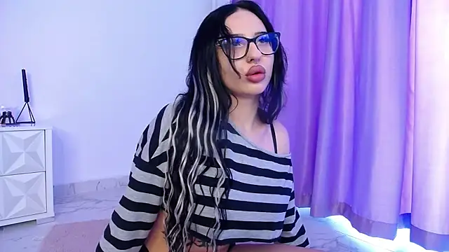 Snapshot of RavenFoxxy chatting on June 10, 6:14 am RavenFoxxy online show from June 10, 6:14 am
