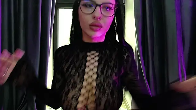 RavenFoxxy online show from January 19, 6:39 am