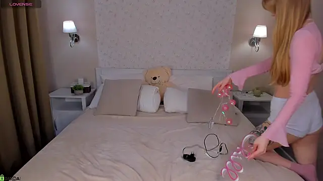 Victori Fox online show from March 29, 11:50 pm