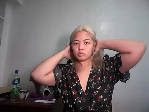 Snapshot of Tina_Slick chatting on May 29, 12:33 pm Tina Slick online show from May 29, 12:33 pm