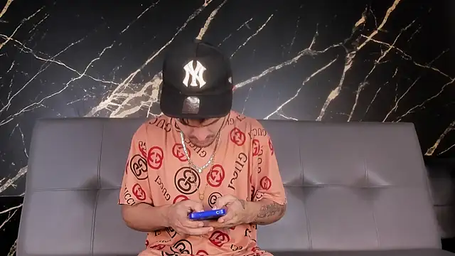 Snapshot of master_king_777 chatting on December 2, 1:35 pm master king 777 online show from December 2, 1:35 pm