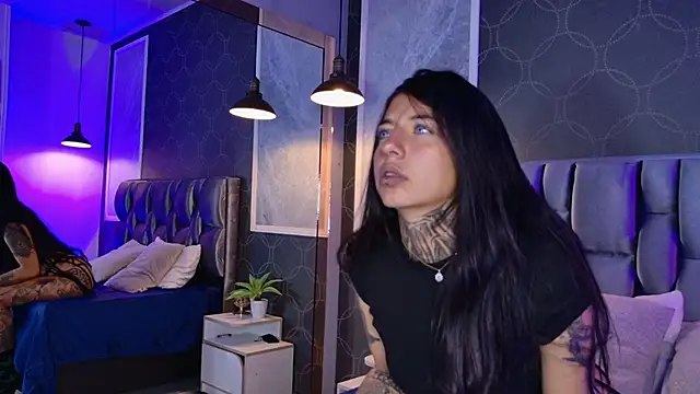 HannyJones online show from December 1, 1:45 pm