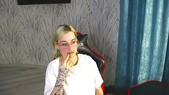 ValerieKirk online show from December 2, 11:23 am