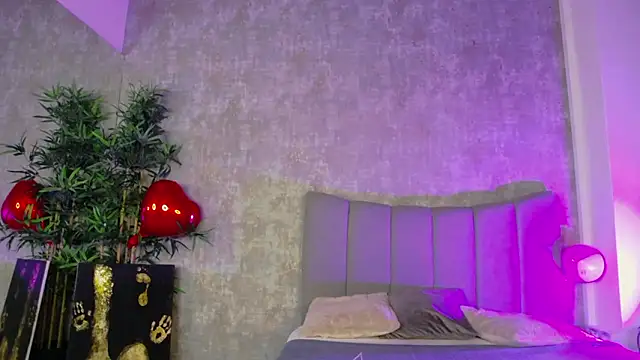 LucyRayy online show from February 24, 8:10 pm