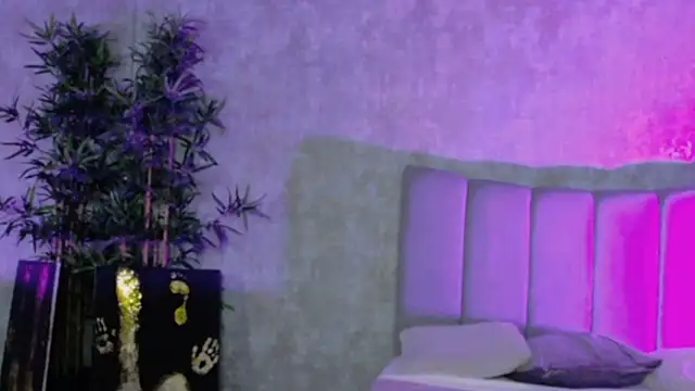 LucyRayy online show from February 20, 8:00 pm