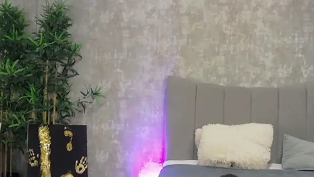 LucyRayy online show from February 7, 8:06 pm