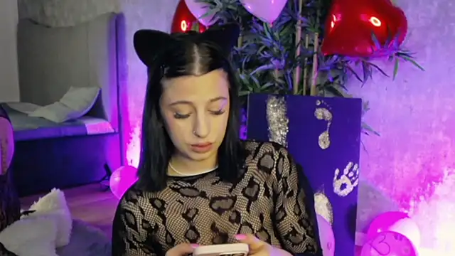 LucyRayy online show from February 14, 8:20 pm