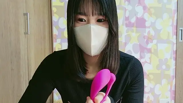 Noel room online show from December 22, 4:51 pm