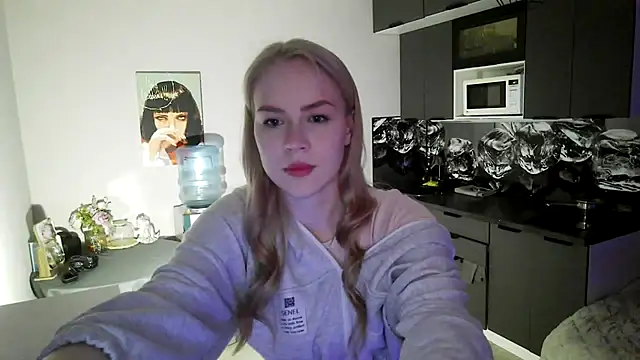 LunaPeony online show from February 5, 4:14 pm