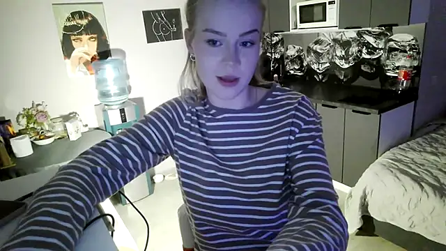 LunaPeony online show from February 2, 6:18 pm