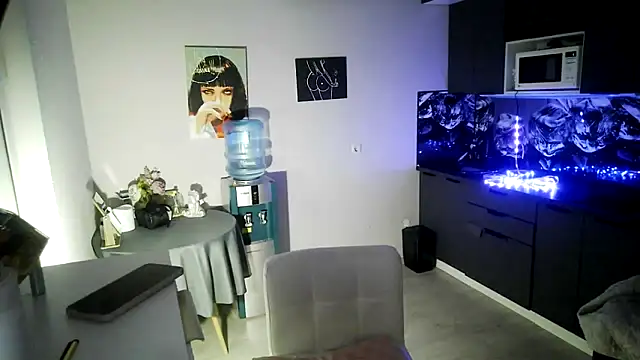 LunaPeony online show from February 10, 5:12 pm