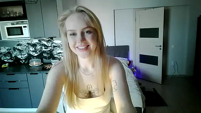 LunaPeony online show from February 23, 2:24 am