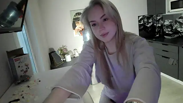 LunaPeony online show from February 1, 10:46 am