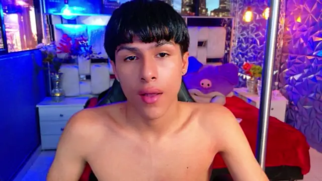 StormLuxX online show from March 4, 9:55 pm