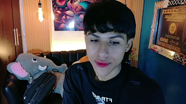 Snapshot of StormLuxX chatting on May 19, 12:34 pm StormLuxX online show from May 19, 12:34 pm