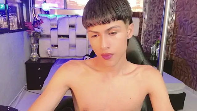 StormLuxX online show from December 17, 1:05 pm