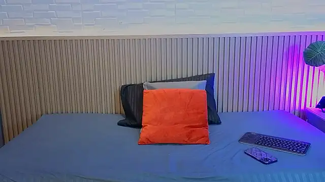 EmyVega online show from February 4, 9:32 pm